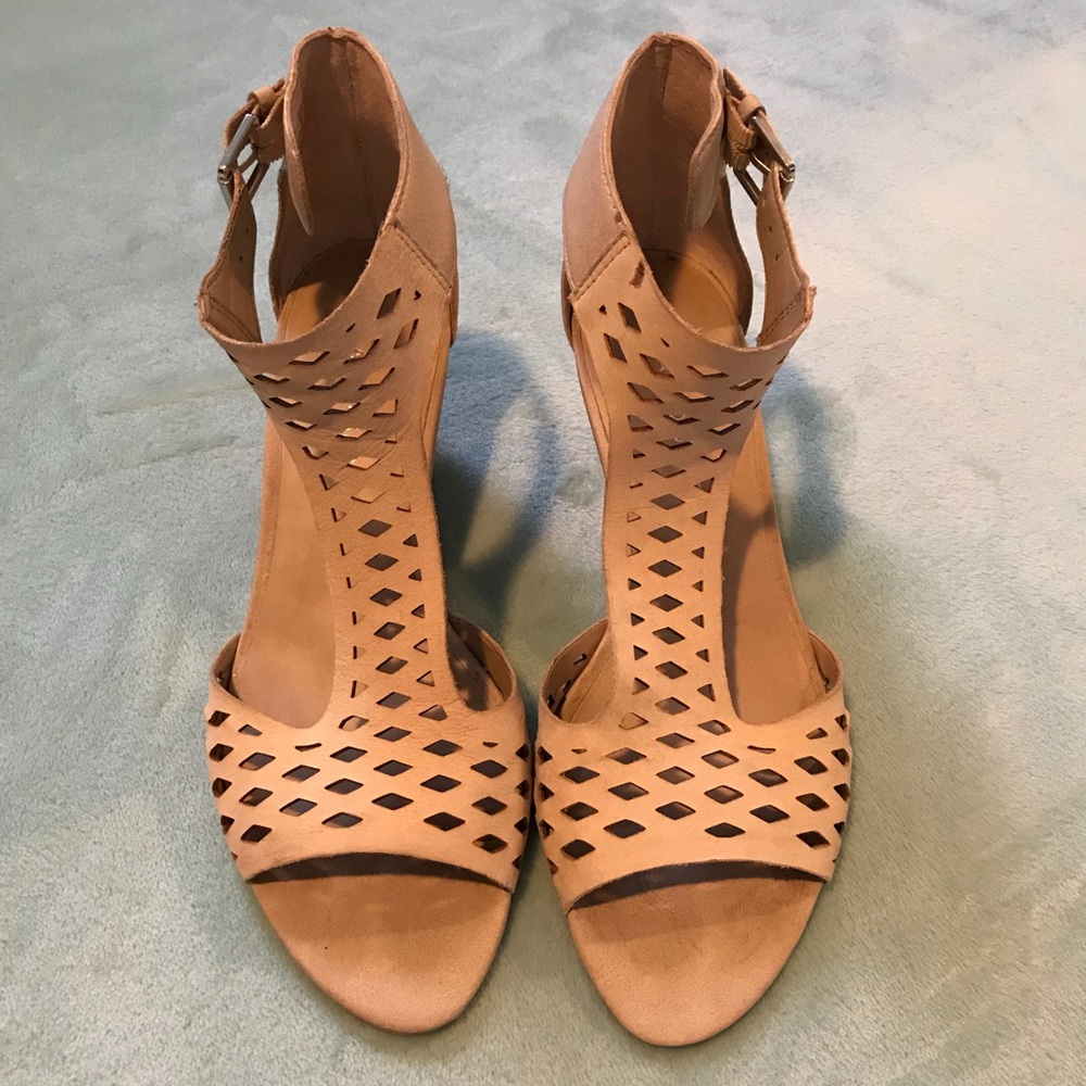 Cream Dress Sandals!